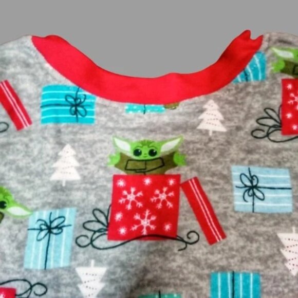 Old Navy Pajama Set w/Star Wars Grogu Christmas Print 2 Pc Unisex Sz 6 Small - Picture 9 of 12